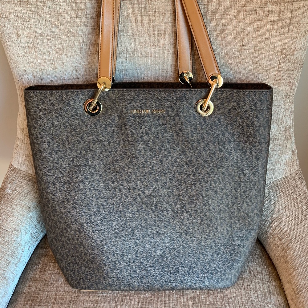 Michael Kors purse/shoulder bag